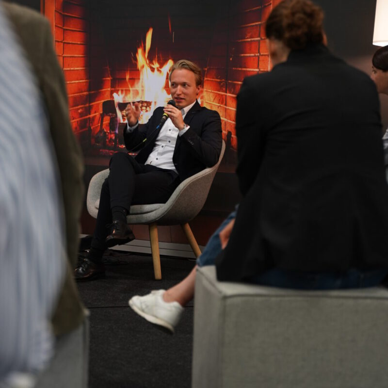 Keynote Speaker Marlow D. Guttmann im Vortrag vor Publikum