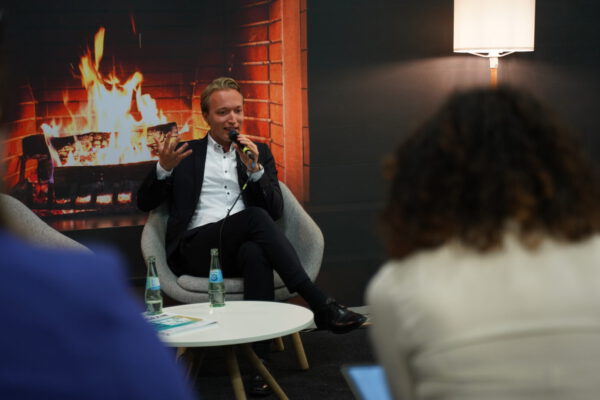 Marlow D. Guttmann bei einem Vortrag zu KI in Organisationen