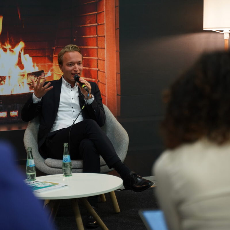 Marlow D. Guttmann bei einem Vortrag zu KI in Organisationen