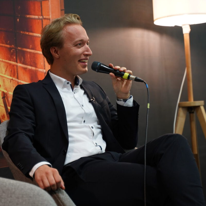 Keynote Speaker Marlow D. Guttmann auf der Bühne in Aktion