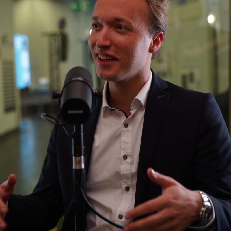 Mann mit Smartphone